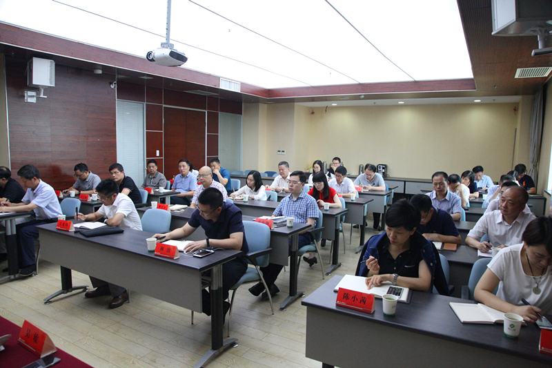 集團(tuán)公司召開(kāi)“清廉二輕”工作部署會(huì)