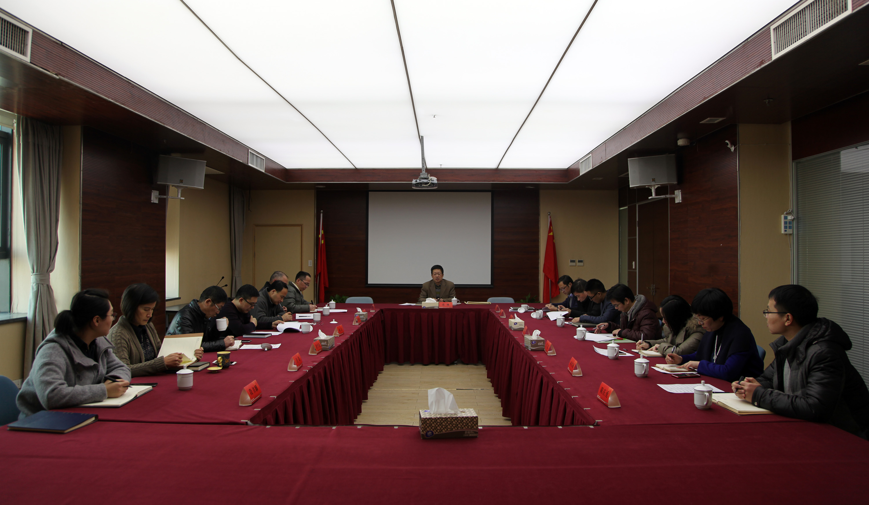 集團(tuán)公司紀(jì)委學(xué)習(xí)傳達(dá)中央紀(jì)委及省紀(jì)委全會(huì)精神