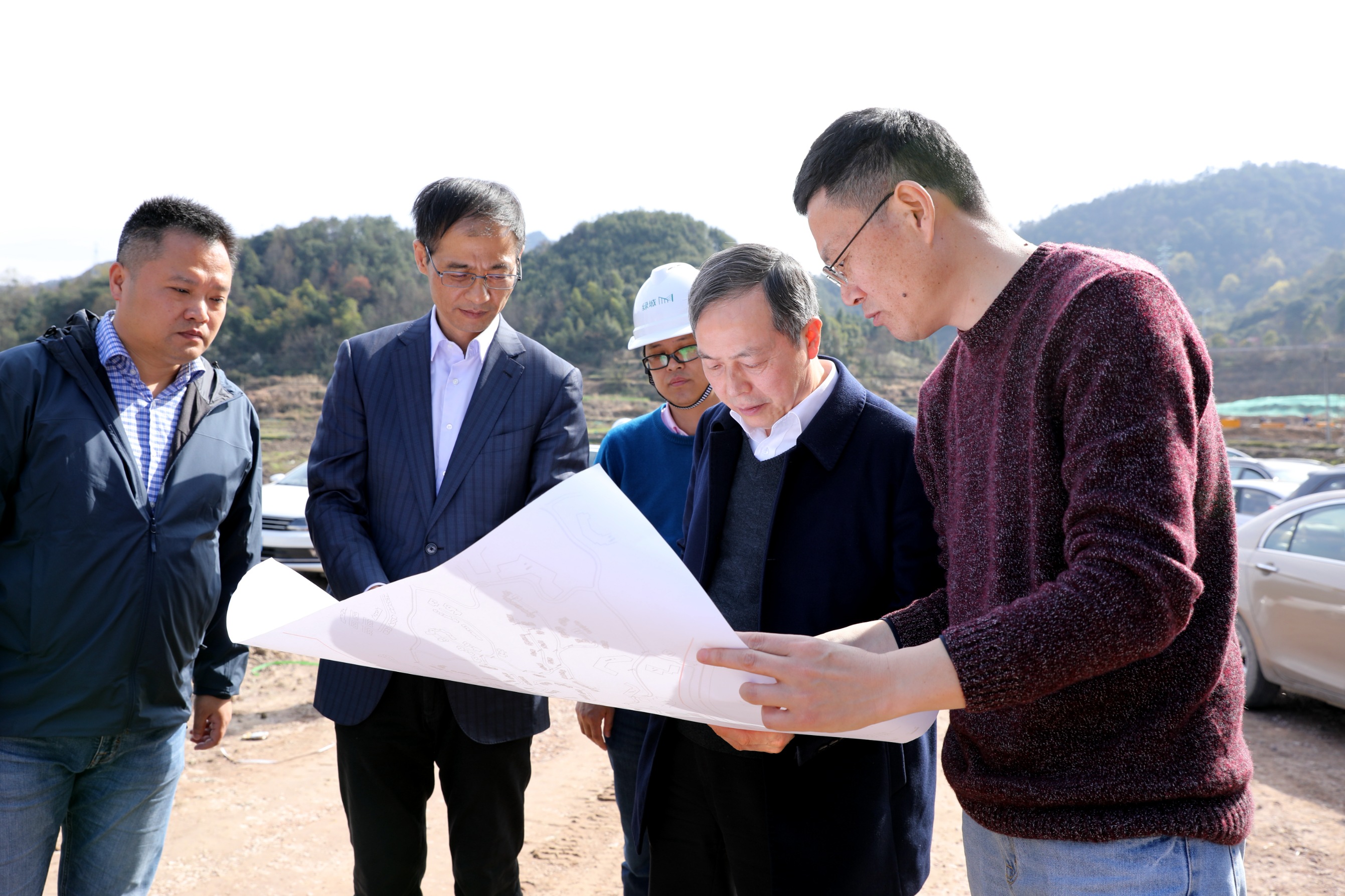 虞岳明在藝創(chuàng)文旅浦江公司調(diào)研時(shí)強(qiáng)調(diào)：力爭(zhēng)將萬年上山文化村項(xiàng)目打造成為國(guó)內(nèi)農(nóng)文旅體養(yǎng)融合的標(biāo)桿