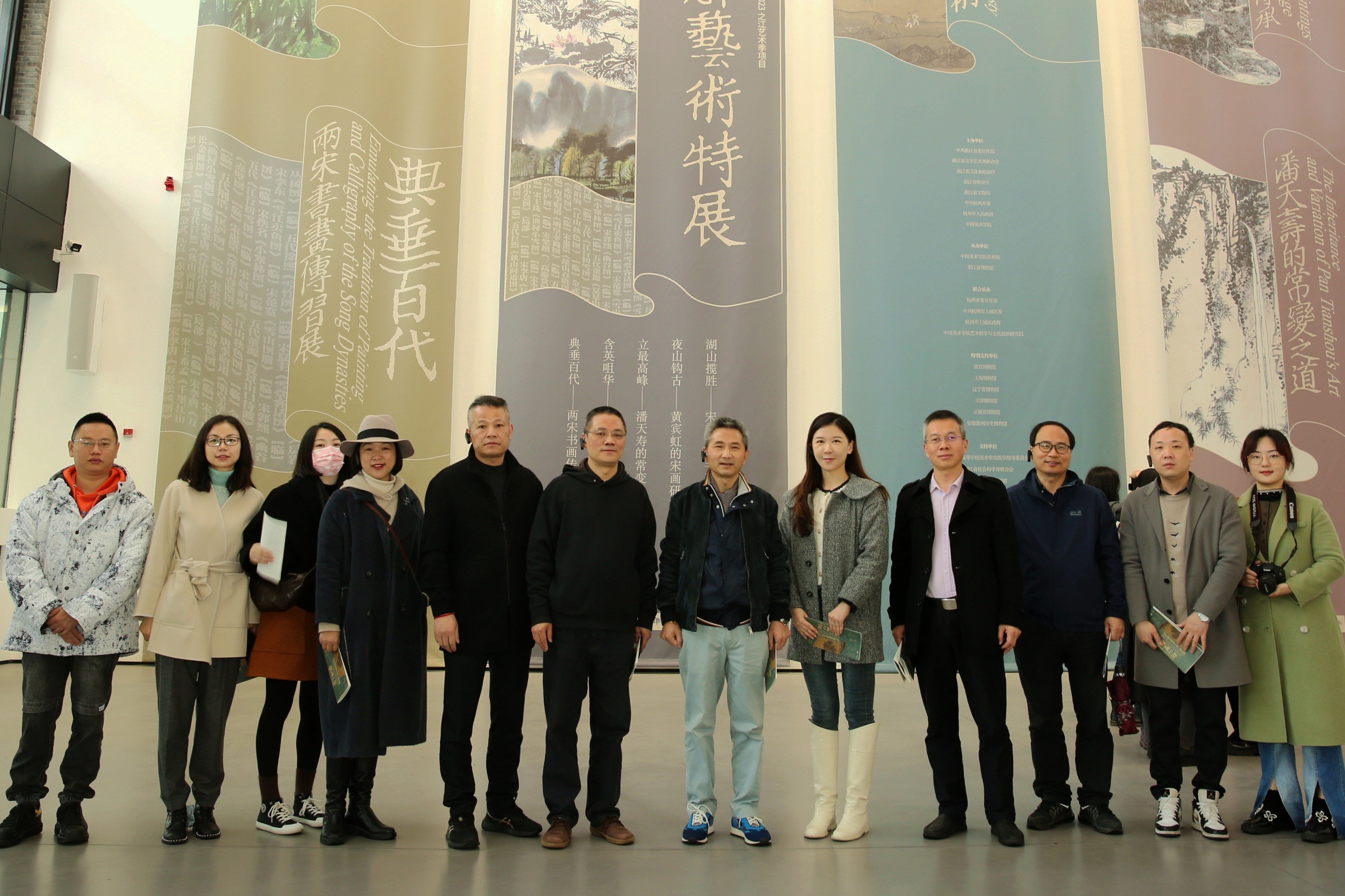 省二輕集團組織工美文旅企業(yè)赴“宋韻今輝”藝術(shù)特展現(xiàn)場和德壽宮遺址博物館考察調(diào)研