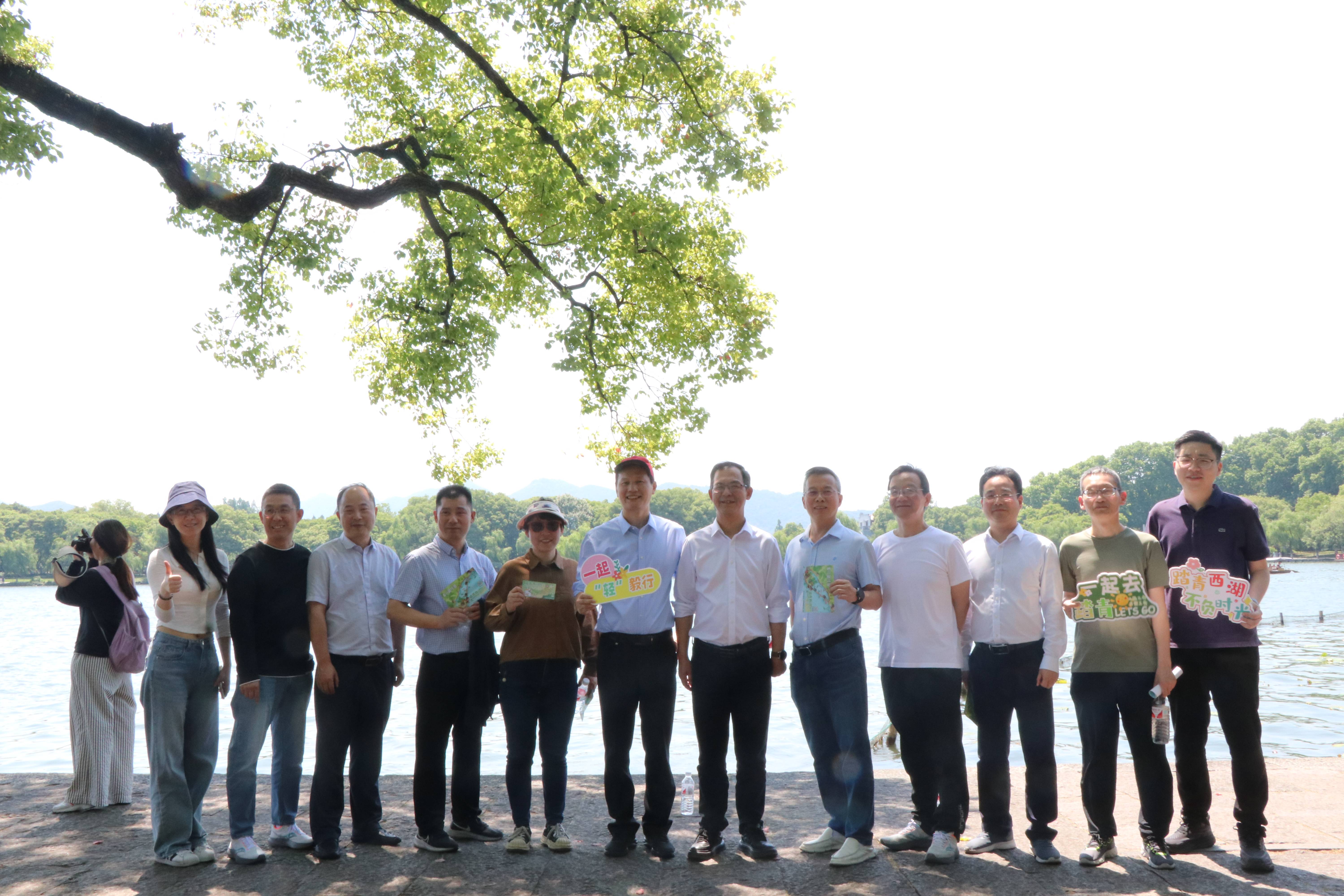 踏青西湖，不負(fù)時(shí)光丨省二輕集團(tuán)開展“輕”毅行活動(dòng)